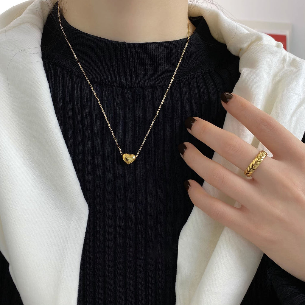 3D Love Heart Necklace – Gold Titanium Steel Clavicle Necklace for Women