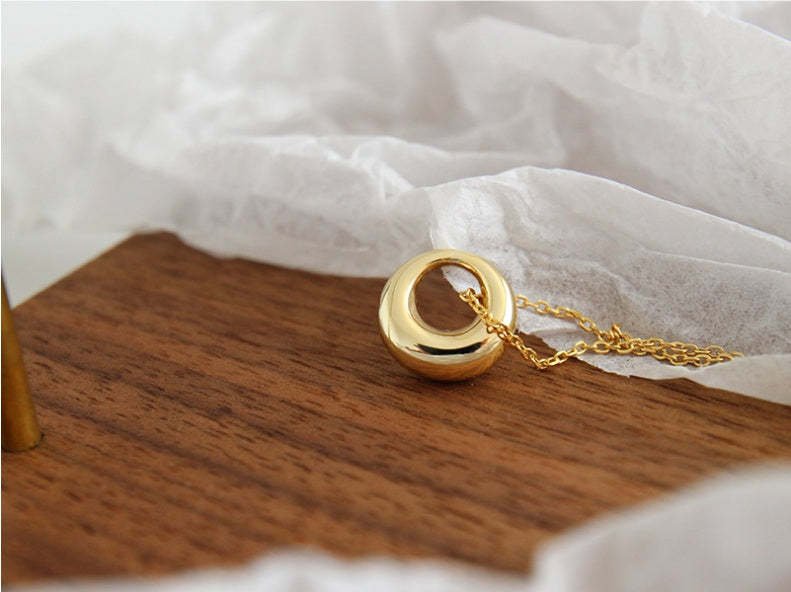 Geometric ring short clavicle necklace