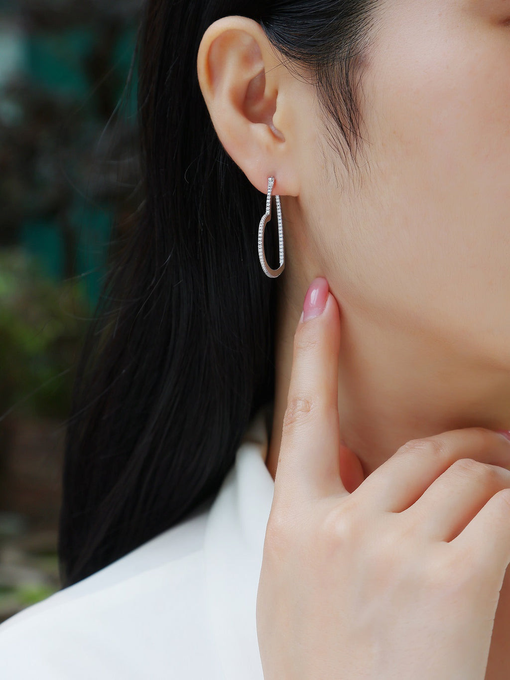 Luxury Moissanite Stud Earrings in Platinum-Plated S925 Sterling Silver – Refined, Fashionable, and Timeless