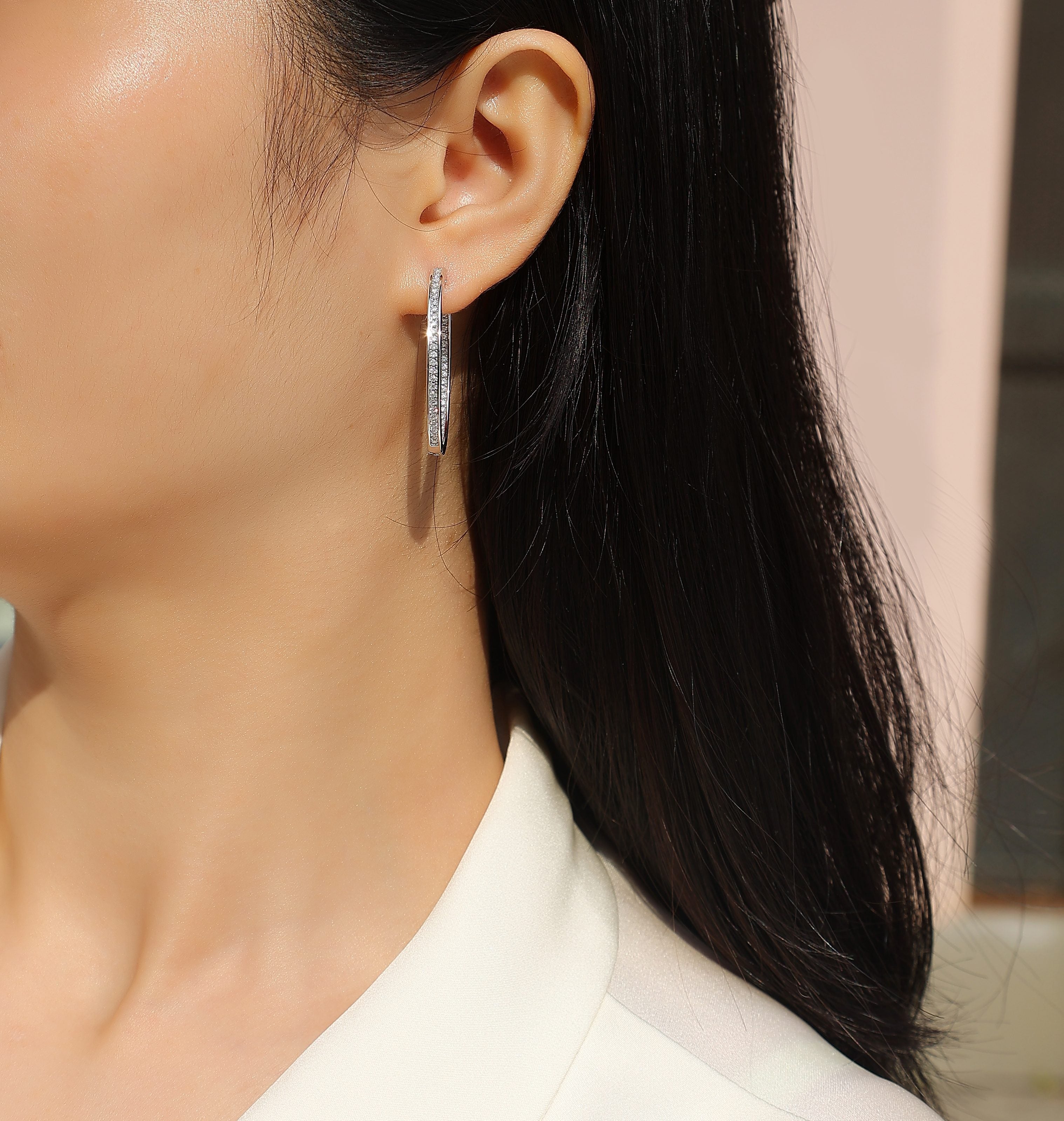 Top-Quality Moissanite Stud Earrings – S925 Sterling Silver, Platinum-Plated, Modern Light Luxury Design